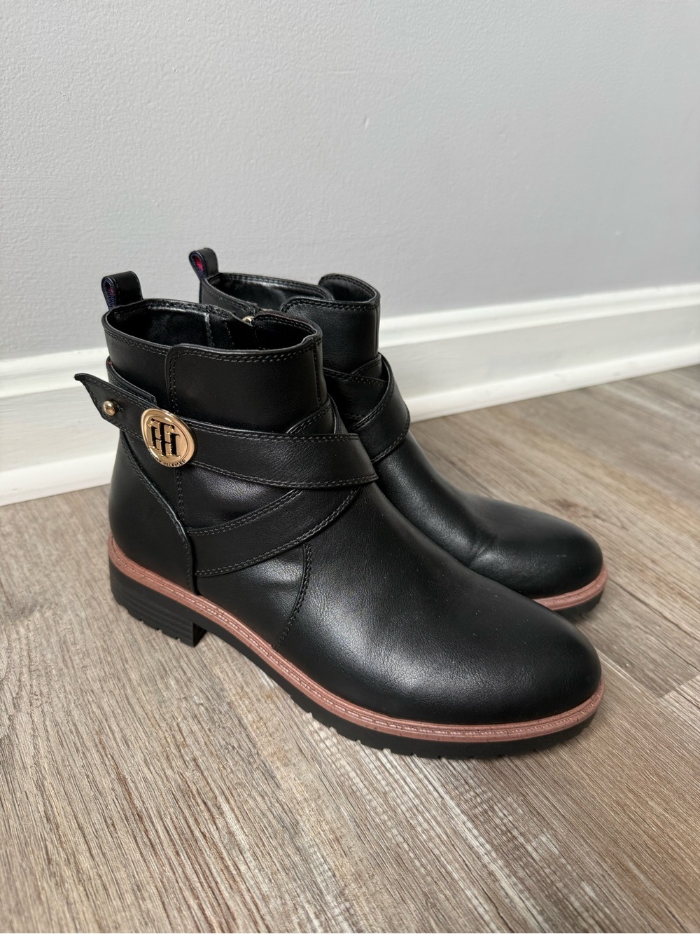 Tommy Hilfiger Black Faux Leather Ankle Boots Booties Chelsea Boots Size 6